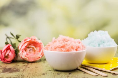 Ev yapımı gökkuşağı tıraş buz