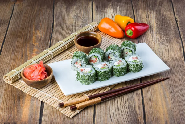 Vegetarisches Sushi-Brötchen-Set — Stockfoto