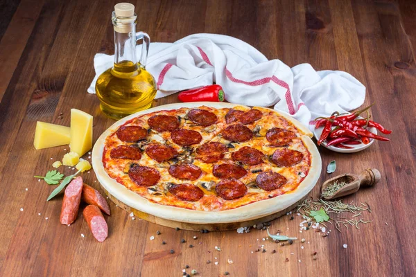 Läcker hemlagad pizza — Stockfoto