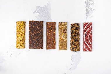 Ev yapımı granola tahıl barlar
