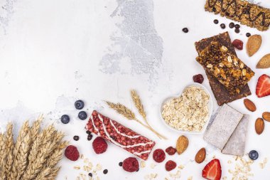 Ev yapımı granola tahıl barlar