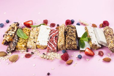 Ev yapımı granola tahıl barlar