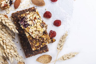 Ev yapımı granola tahıl barlar