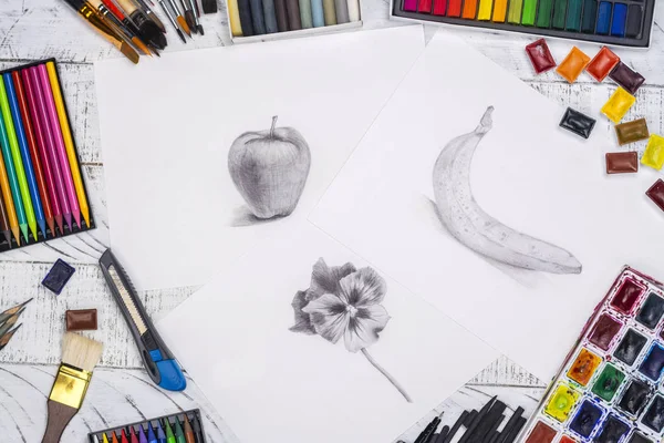 Dibujo a lápiz de una manzana —  Fotos de Stock