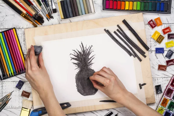 Charcoal sketch of a pineapple — Stock Photo, Image
