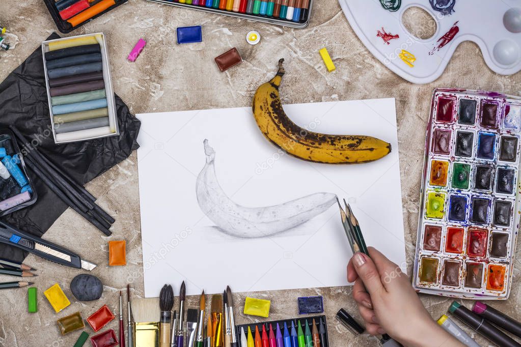 Pencil sketch of a banana