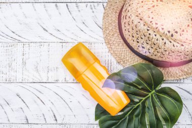 Güneş koruyucu losyon ve sprey şişesi