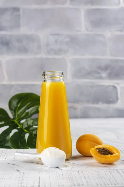 Fresh summer apricot juice — Stock Photo, Image
