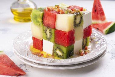 Rubiks küp meyve salatası