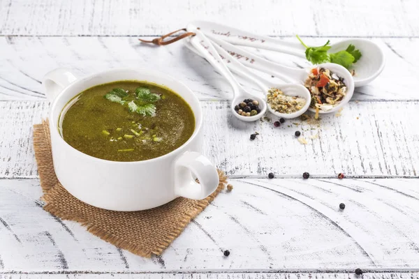 Sopa de caldo de osso feita de carne bovina — Fotografia de Stock