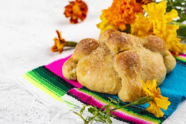 Pan de Muerto, pan mexicano —  Fotos de Stock