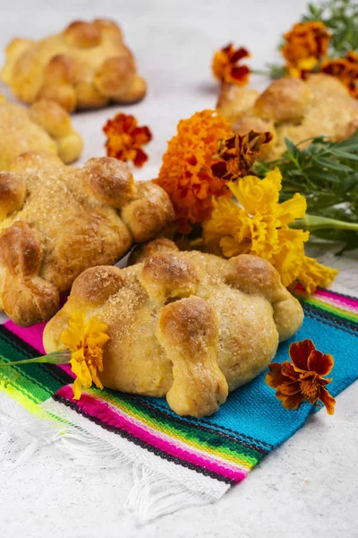 Pan de muertos mexicanos tradicionales —  Fotos de Stock