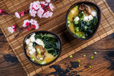 Geleneksel miso çorbası.