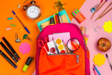 Okul heykelciliği yeşil tahtada