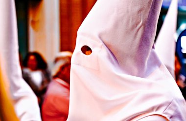 Nasıralı tövbekar, Alcal de Guadaira, Endülüs, Sevilla 'daki Kutsal Hafta alayı sırasında.