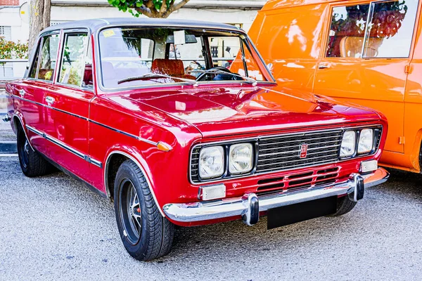 Santa Margarita de Montbui, Barselona, İspanya; 24 Mayıs 2025: Klasik Araba Sergisi, Koltuk 1450. Eski Otomobiller