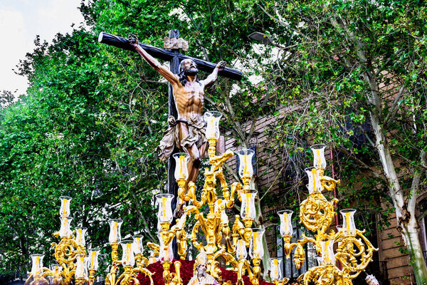 Крестный ход на Страстной неделе в Севилье, крестный ход распятого Христа