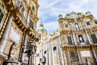 Palermo, Sicilya 'daki Quattro Canti Binası (Piazza Vigliena)