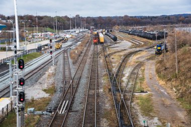 Kargo Terminali bir sonbahar gününde navlun tren. Hamilton, tarih, Kanada.