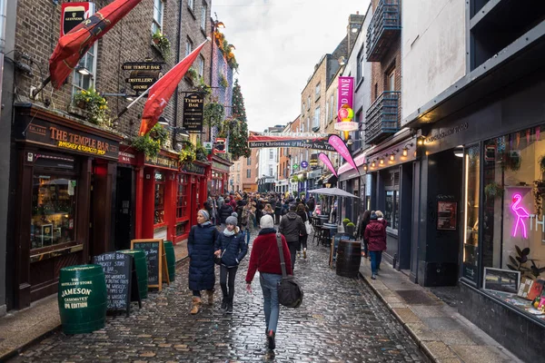 Dublin Ireland December 2018 People Strolling Temple Bar Street Old — Stock Photo, Image