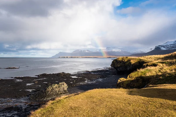 Kustlandskap Island Hösten Mulet Regnbåge Över Hela Kusten Med Berg — Stockfoto