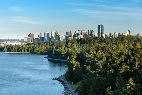 Vancouver Skyline Mit Dem Stanley Park Vordergrund Einem Klaren Sommertag — Stockfoto