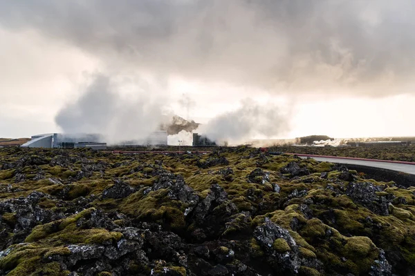 View Geothermal Power Plant Shrouded Steam Iceland Cloudu Day Autumn — Stock Photo, Image