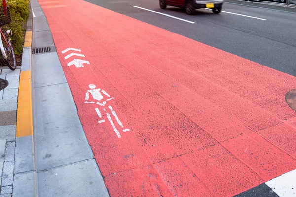 Tom Cykelväg Målad Rött Längs Gata Ett Centrum Tokyo Prefektur — Stockfoto