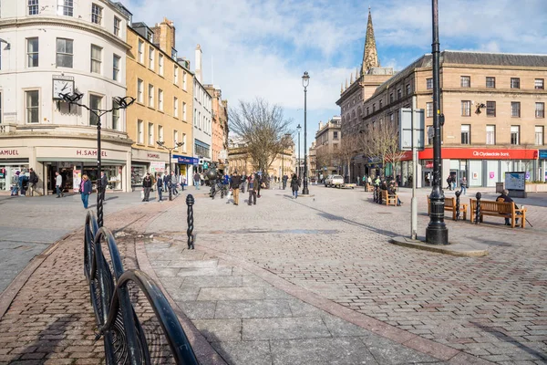 Dundee Verenigd Koninkrijk Maart 2018 Mensen Wandelen Rond Het Pedestrainized — Stockfoto