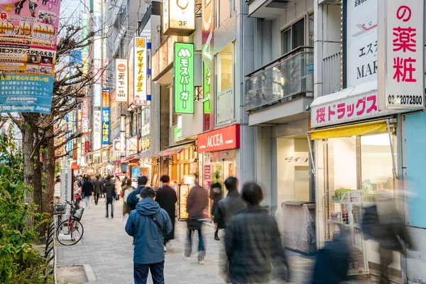 Tokio Japón Marzo 2019 Gente Caminando Por Una Acera Llena — Foto de Stock