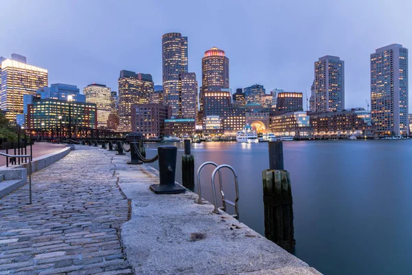 Boston Ufuk Çizgisinin Güzel Manzarası Alacakaranlıkta Liman Manzarası — Stok fotoğraf