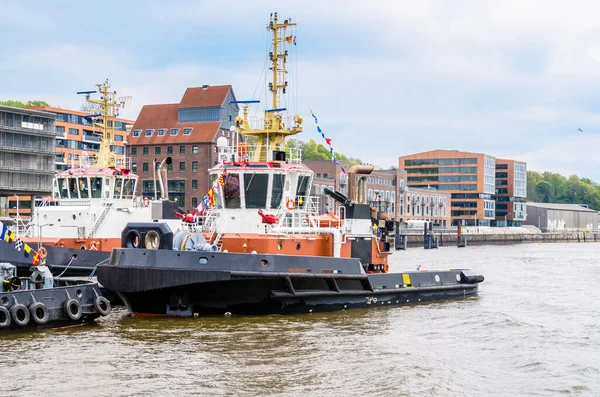 Barcos Rebocadores Atracados Nas Docas Longo Rio Elba Hamburgo Alemanha — Fotografia de Stock