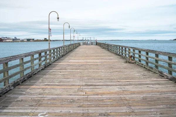 Opuszczone Molo Zatoce Pochmurny Jesienny Dzień Boston Usa — Zdjęcie stockowe