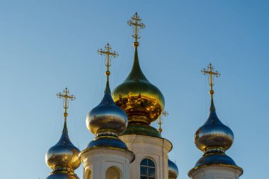 Dini mimari, tapınağın kubbeleri.