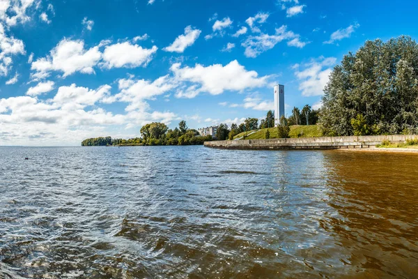 Volga Nehri üzerinde şehir Puchezh dolgu 