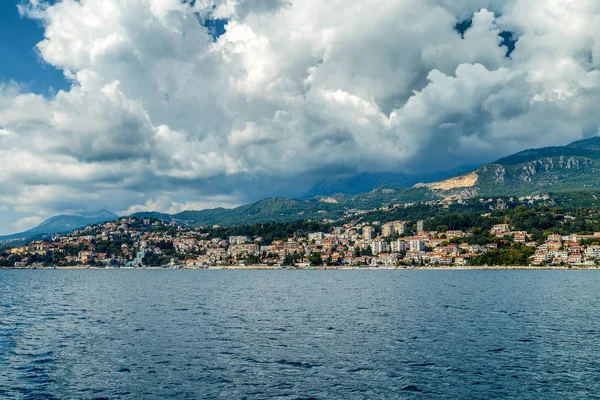 Seascape Solig Sommardag Kotorbukten Montenegro — Stockfoto