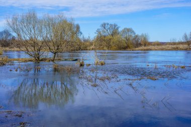 Dökülme sırasında nehir