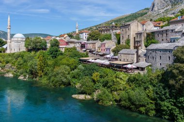 Bosna-Hersek 'in Mostar kentindeki Neretva Nehri manzarası