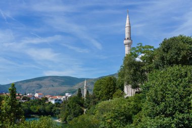Şehrin eteklerindeki ve dağlarındaki camii 