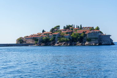 Karadağ açıklarındaki St. Stephen adası