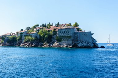 Karadağ açıklarındaki St. Stephen adası