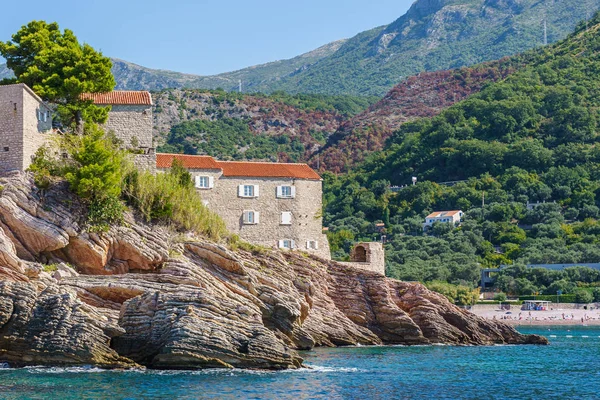 Isla de San Esteban frente a la costa de Montenegro — Foto de Stock