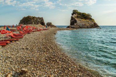 Aziz Niklas adasındaki halk plajı