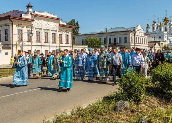 Geleneksel ikon onuruna Ağustos ayı başlarında kentte dini bir tören düzenlenir.