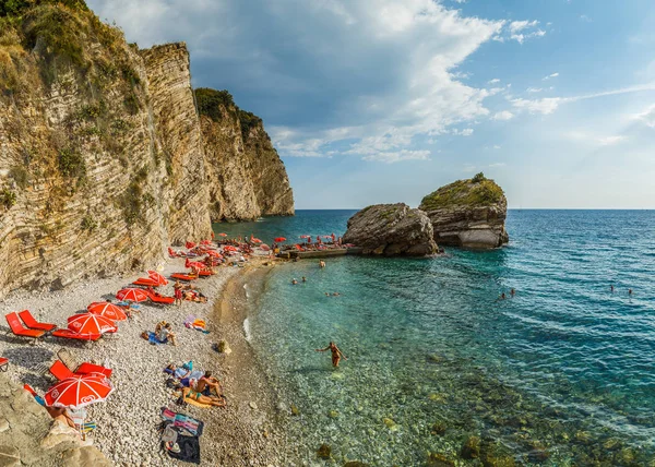 Aziz Niklas adasındaki halk plajı