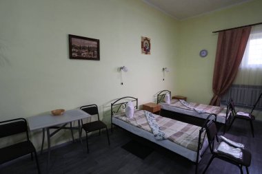 Lviv, Ukrayna, 29 Mayıs 2020. 29 Mayıs 2020 'de Ukrayna' nın Lviv kentindeki mahkeme öncesi cezaevinde ücretli cezaevi hücresinin genel görünümü görülüyor. Ukrayna Adalet Bakanlığı Nisan 2020 'de ücretli hapishane hücrelerinin oluşturulduğunu duyurdu..