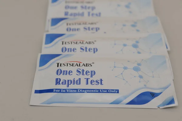 Medical Worker Conducts Rapid Test Coronavirus Covid Coronavirus Blood Test — Stock Photo, Image