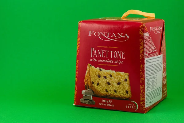 Ukraine Lviv 20.08.25A beautifully packaged panettone with chocolate chips sits against a bright green backdrop, highlighting its festive design and Italian origin. Perfect for celebrations.