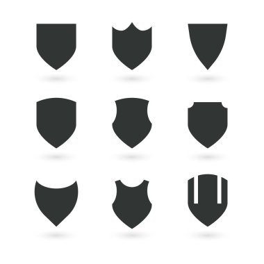 Beyaz arkaplanda kalkan simgeleri koleksiyonu. Kalkan vektörünü koru