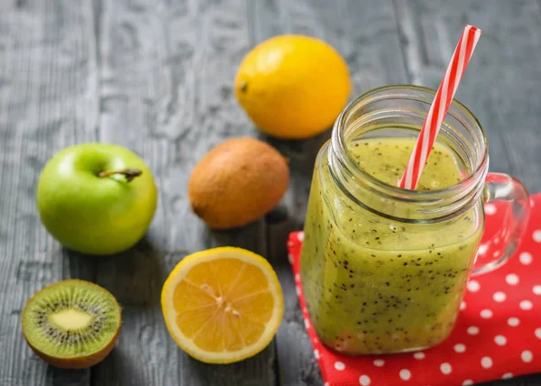 Mug Freshly Made Kiwi Smoothie Red Rag Rustic Table Healthy — Stock Photo, Image